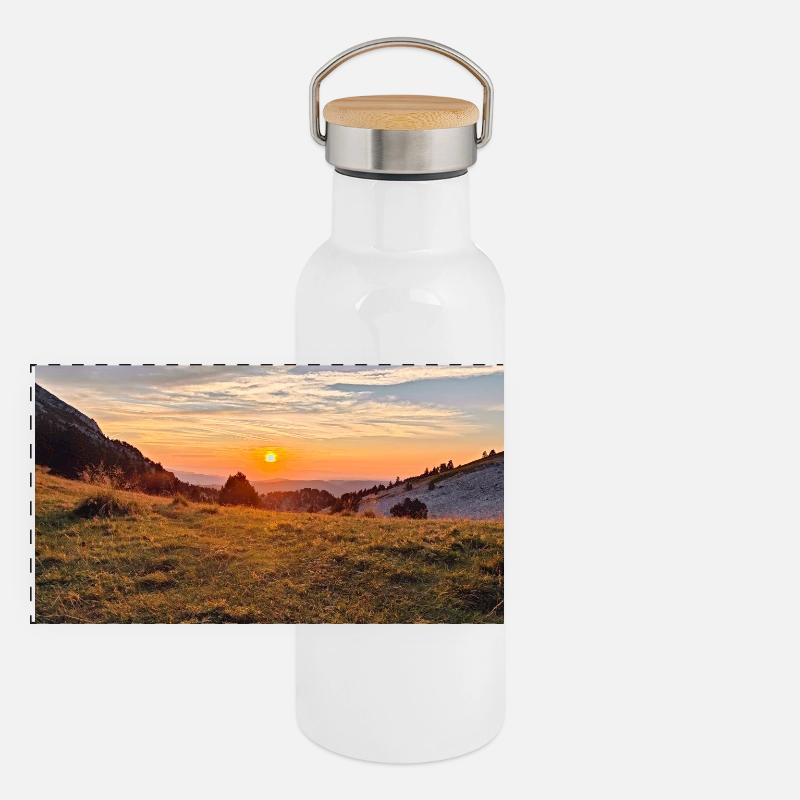 coucher de soleil dorée sur prairie alpine Gourde isotherme avec bouchon en bambou