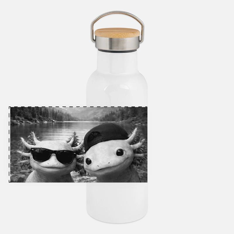 Axolotl Kumpels am Bergsee Panorama Thermosflasche mit Bambusdeckel