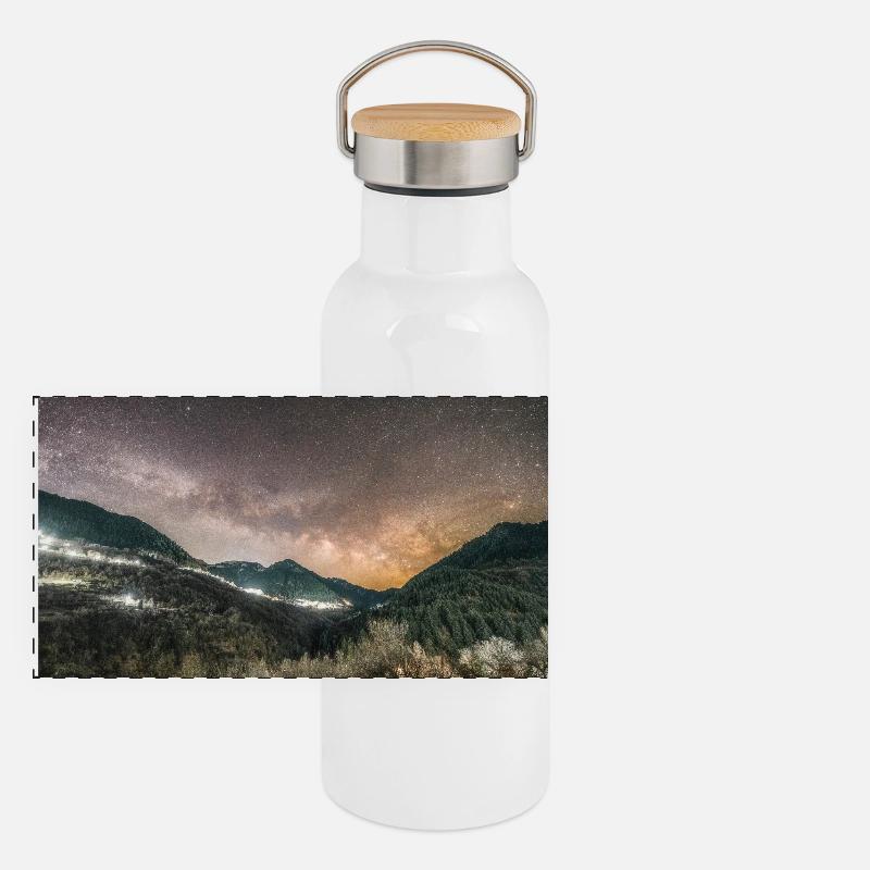 Die Milchstraße oberhalb der Agrafa-Berge Panorama Thermosflasche mit Bambusdeckel