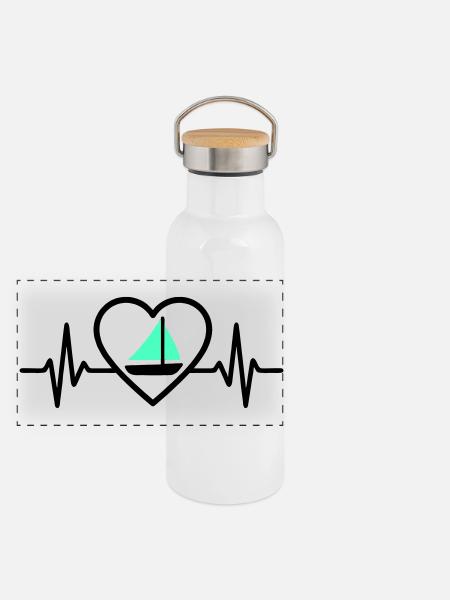 Herz Segeln – Leidenschaft Boot - Panorama Thermosflasche mit Bambusdeckel - Weiß - Vorne