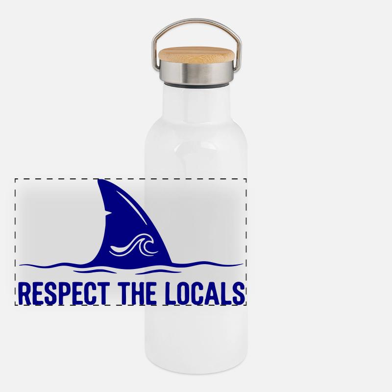 Respekt vor den Einheimischen – Shark and Waves Panorama Thermosflasche mit Bambusdeckel