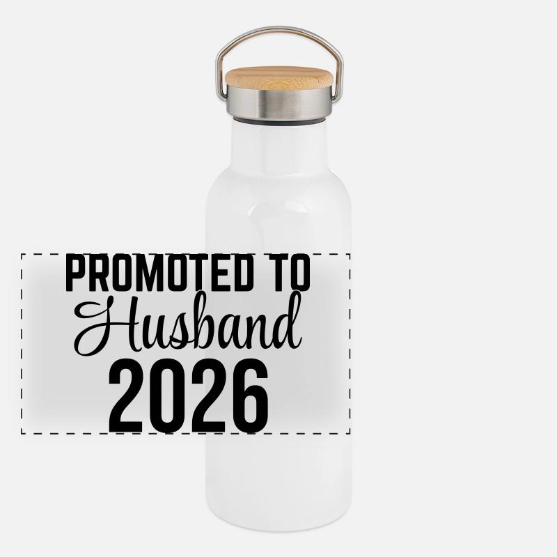 Ylennetty aviomieheksi 2026 – Ehemann Design Termospullo bambukorkilla