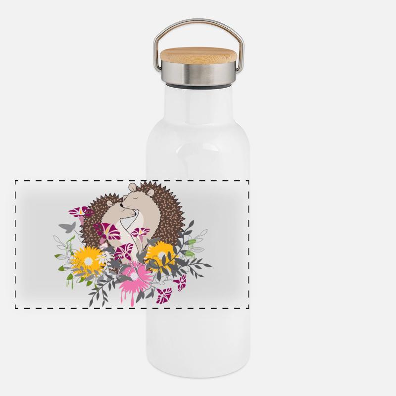 Zwei kleine Igel sitzen gemeinsam im Blumenbeet Panorama Thermosflasche mit Bambusdeckel