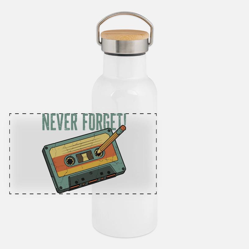 Never Forget – Retro Kassette & Bleistift Design Panorama Thermosflasche mit Bambusdeckel