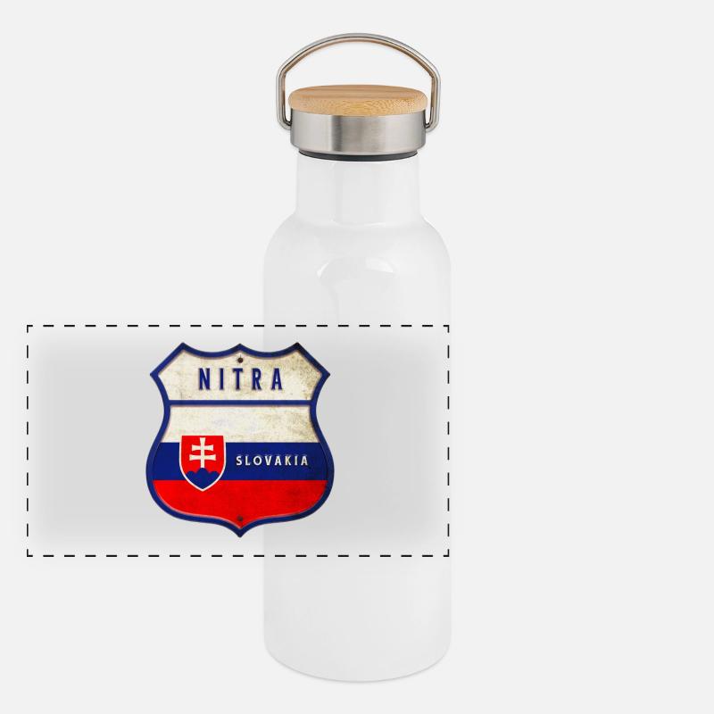 Nitra Slowakei Wappen Flaggen Design Panorama Thermosflasche mit Bambusdeckel