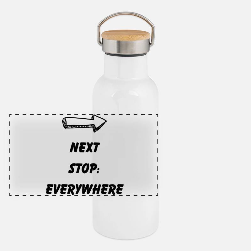 Next Stop: Everywhere – Reisefieber Panorama Thermosflasche mit Bambusdeckel