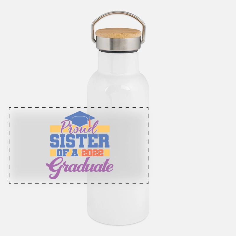 Stolze Schwester eines Absolventen 2022 - Abschlussgeschenke Panorama Thermosflasche mit Bambusdeckel