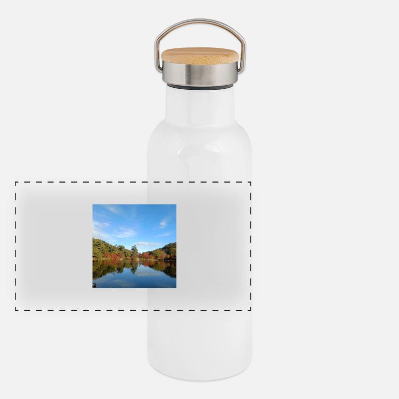 Vue sur le lac Gourde isotherme avec bouchon en bambou