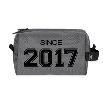 Since 2017 | Athletic Varsity Style Date - Recycled Toiletry Zip Bag - anthracite - Front