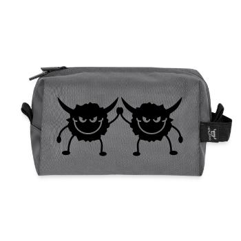 Cheeky Monster Team - Recycelte Kulturtasche - Anthrazit - Vorne