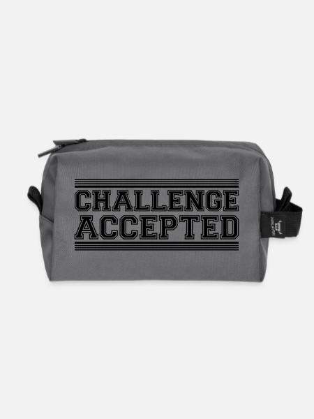 Challenge Accepted Design - Recycelte Kulturtasche - Anthrazit