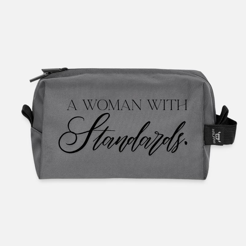 A Woman With Standards – selbstbewusstes Statement - Recycelte Kulturtasche - Anthrazit