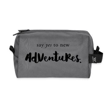 Say YES to adventures - Recycelte Kulturtasche - Anthrazit - Vorne