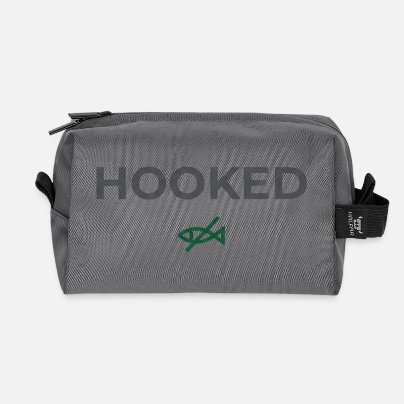 Hooked Angler Graphic Tee - Recycelte Kulturtasche - Anthrazit