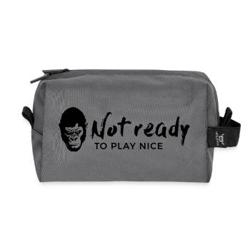 Guerrilla Girl – not ready to play nice - Recycelte Kulturtasche - Anthrazit - Vorne