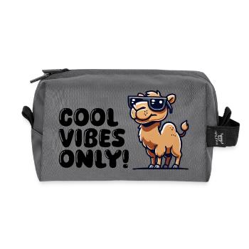 kamel comic sonnenbrille cool - Recycelte Kulturtasche - Anthrazit - Vorne