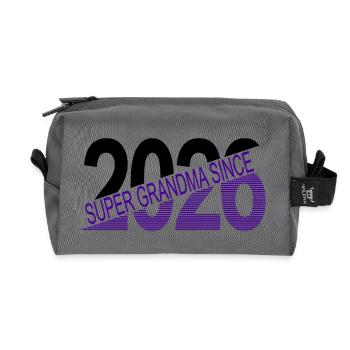Super_grandma_since_2026 - Recycled Toiletry Zip Bag - anthracite - Front