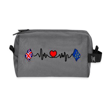 Drapeau du West Sussex + battement de cœur & drapeau britannique - Trousse de toilette en tissu recyclé - anthracite - Devant