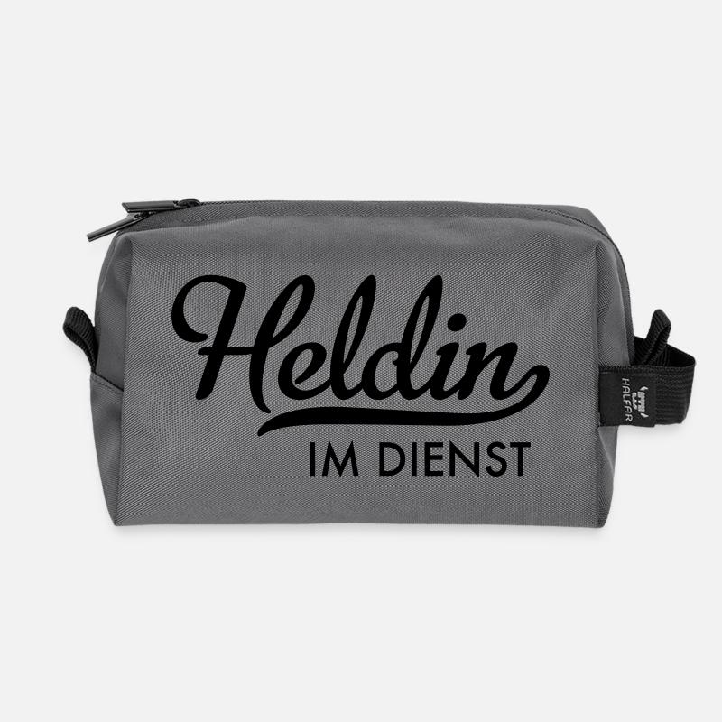 Heldin im Dienst - Recycelte Kulturtasche - Anthrazit