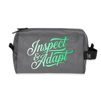 Inspecter & Adapter, Agile Coach Scrum Shirt - Trousse de toilette en tissu recyclé - anthracite - Devant