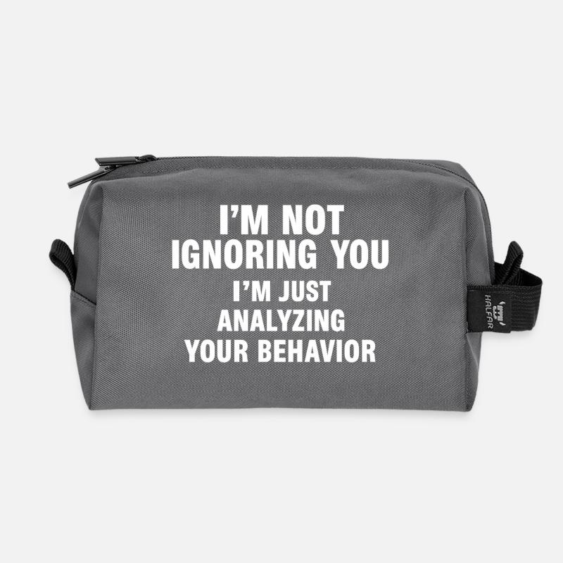 I'M NOT ARGUING I'M JUST EXPLAINING WHY I'M... - Recycled Toiletry Zip Bag - anthracite