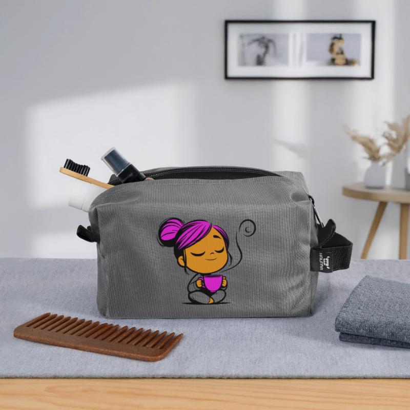 Tassmine enspannt mit einer Tasse Tee oder Kaffee Recycelte Kulturtasche