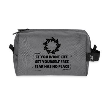 Fear Has No Place - Recycelte Kulturtasche - Anthrazit - Vorne