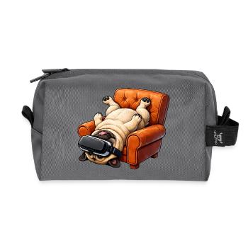 Mops mit VR Brille im Sessel - Recycelte Kulturtasche - Anthrazit - Vorne
