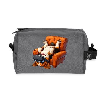 Hund mit VR Brille im Sessel - Recycelte Kulturtasche - Anthrazit - Vorne