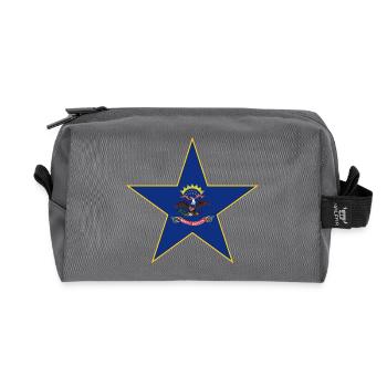 T-shirt de fan du Dakota du Nord – Parfait pour les fans - Trousse de toilette en tissu recyclé - anthracite - Devant