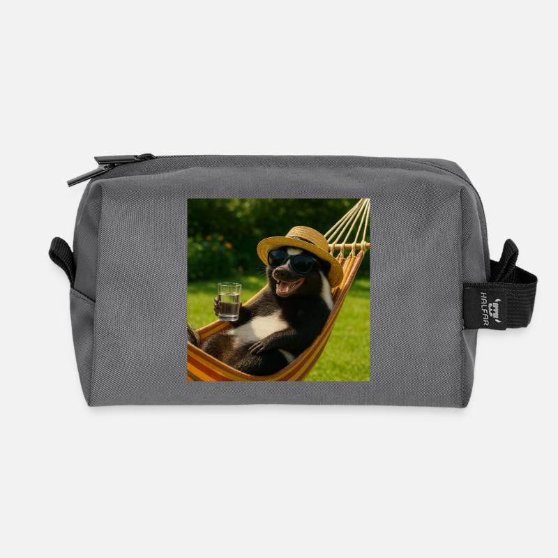 Stinktier beim chillen - Recycelte Kulturtasche - Anthrazit