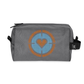 Herz im Ziel-Emblem, atomare Muster - Recycelte Kulturtasche - Anthrazit - Vorne