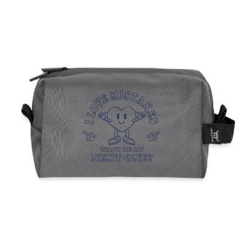 Love Mistakes – Retro Comic Flirt Saying - Recycled Toiletry Zip Bag - anthracite - Front