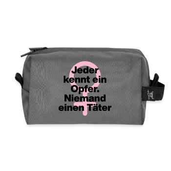JEDER KENNT OPFER, NIEMAND TÄTER! ♀ FEMALE POWER - Recycelte Kulturtasche - Anthrazit - Vorne