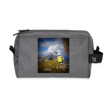 An der Spitze! - Recycelte Kulturtasche - Anthrazit - Vorne