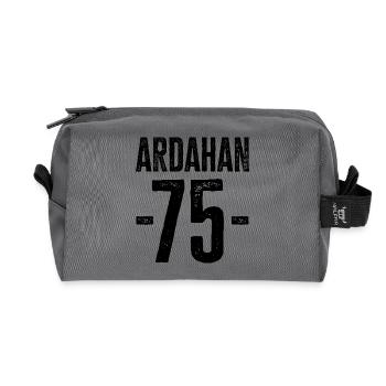 Ardahan 75 – Nature and History from Türkiye - Recycled Toiletry Zip Bag - anthracite - Front