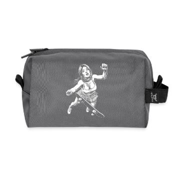 Skaterin im Fall – Hingabe & Härte Shirt - Recycelte Kulturtasche - Anthrazit - Vorne
