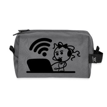 Glückliches Mädchen oder Frau auf Laptop-WLAN - Recycelte Kulturtasche - Anthrazit - Vorne