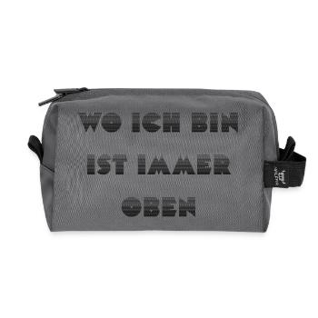 Wie ein Kompass: Ich bin immer oben - Recycelte Kulturtasche - Anthrazit - Vorne