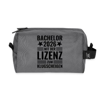 Bachelor 2026 mit der Lizenz zum Klugscheißen - Recycelte Kulturtasche - Anthrazit - Vorne