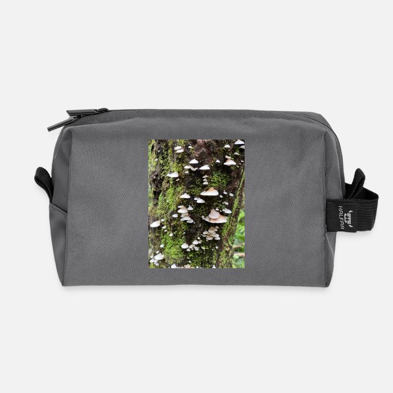 Moosbewachsene Pilzkolonie am Baum - Recycelte Kulturtasche - Anthrazit