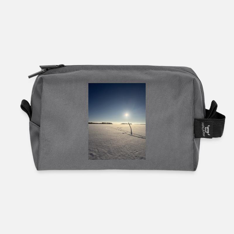 Wintermorgen am Saimaa-See - Recycelte Kulturtasche - Anthrazit