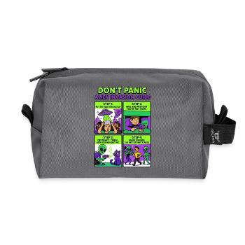 Alien Invasion Guide - Recycelte Kulturtasche - Anthrazit - Vorne