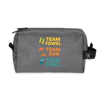 Sommergeschenk: Team Handtuch. Team Sonne. Team Ch - Recycelte Kulturtasche - Anthrazit - Vorne