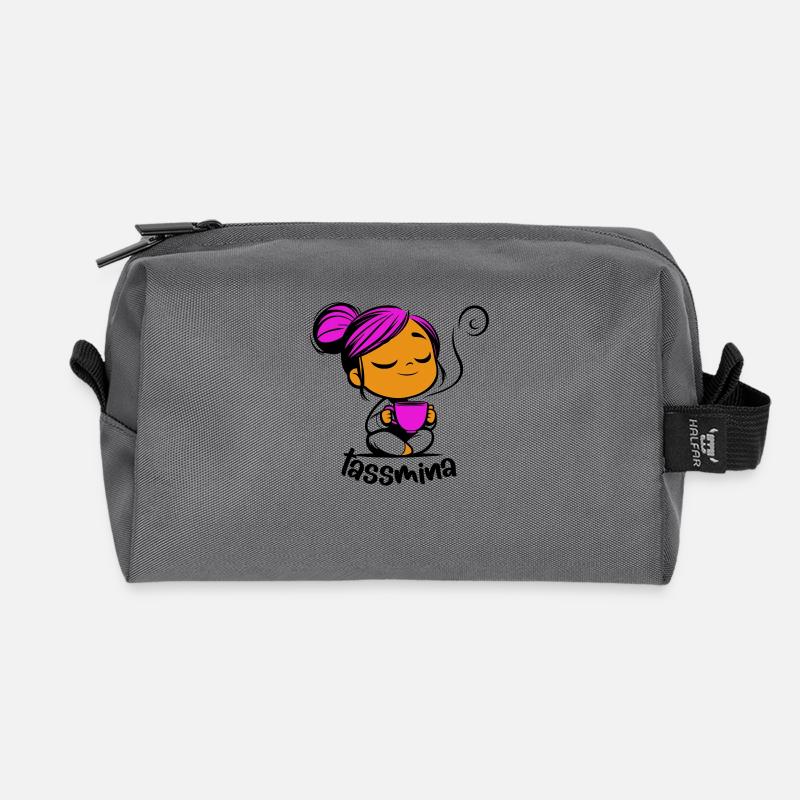 Tassmina enspannt mit einer Tasse Tee oder Kaffee - Recycelte Kulturtasche - Anthrazit
