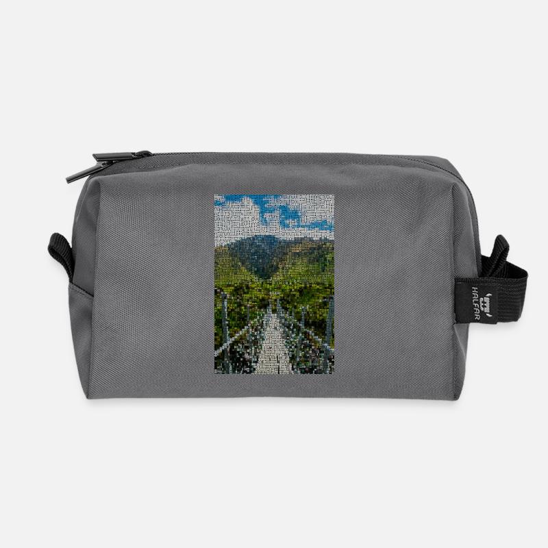 Pfad durch grüne Berglandschaft - Recycelte Kulturtasche - Anthrazit