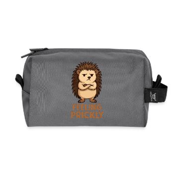 Prickly hedgehog with arrogance face - Recycled Toiletry Zip Bag - anthracite - Front