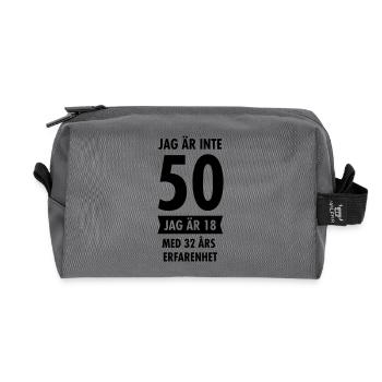 Jag Är Inte 50 Födelsedag Citat - Recycled Toiletry Zip Bag - anthracite - Front