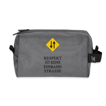 Respekt. Keine Einbahnstraße - Recycelte Kulturtasche - Anthrazit - Vorne