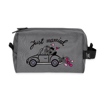 Bride and groom in love in sportscar - Recycled Toiletry Zip Bag - anthracite - Front